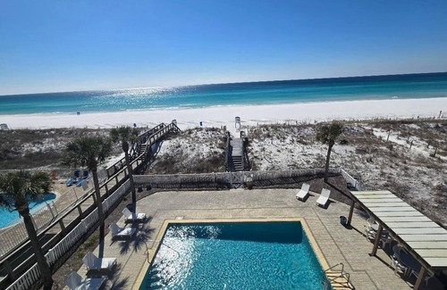 Fort Walton Beach Condo | Beachfront condo - 2 bd, 2 ba with a loft just steps away from the sand