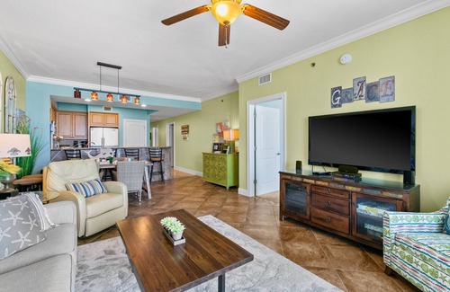 Fort Walton Beach Condo | Beachfront condo with a pool & hot tub plus a washer/dryer & central AC
