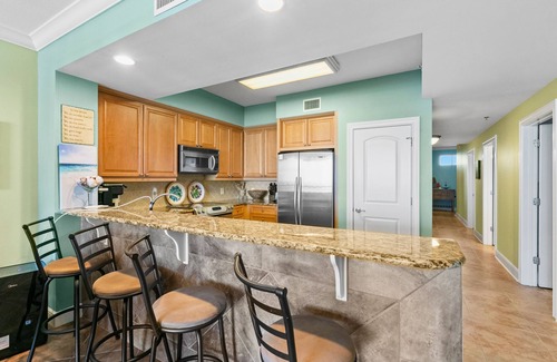 Fort Walton Beach Condo | Beachfront condo with a pool & hot tub plus a washer/dryer & central AC