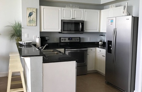 Panama City Beach Condo | Beachfront Condo. Great Amenities - 1 mile to Pier Park - book for Fall