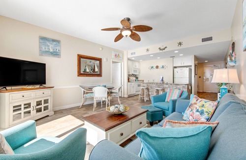 Panama City Beach Condo | Beachfront condo with amazing balcony views, pool & complimentary beach chairs