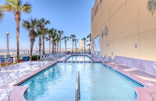 Panama City Beach Condo | Beachfront condo with sweeping views, washer/dryer, shared pool, grill, & AC