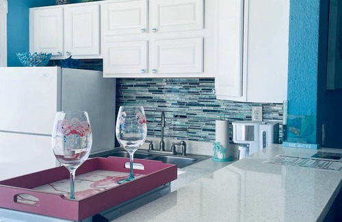 Pompano Beach Condo | BEACHFRONT COMPLEX JUST STEPS TO THE OCEAN Full kitchen, PARKING HEATED POOL