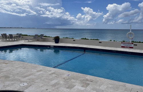 Seven Mile Beach Condo | Beachfront Condo on Pristine Seven Mile Beach - perfect for families and couples