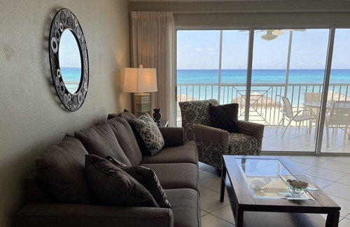 Seven Mile Beach Condo | Beachfront Condo on Pristine Seven Mile Beach - perfect for families and couples