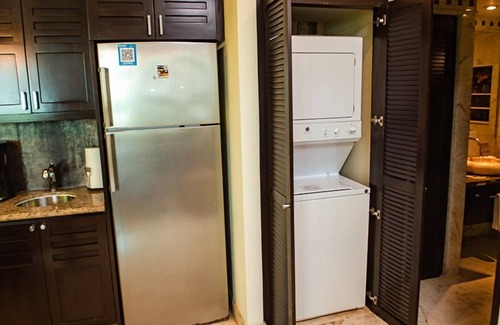 Downtown Condo | Beachfront Condo with Ocean Views, Washer/dryer, 2 pools