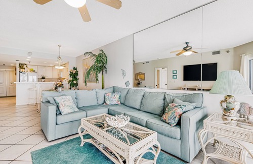 Pensacola Beach Condo | Beachfront Condo with Balcony, Views, & Shared Pools, Hot Tub - Snowbirds Welcome