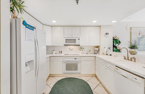 Pensacola Beach Condo | Beachfront Condo with Balcony, Views, & Shared Pools, Hot Tub - Snowbirds Welcome