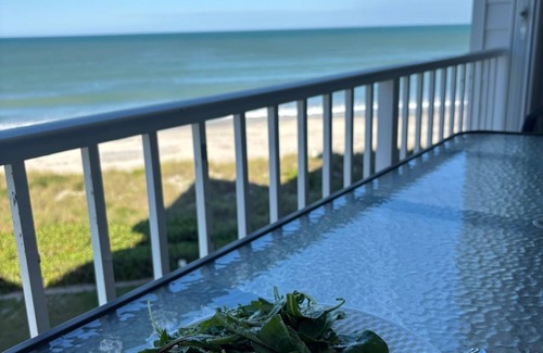 Riomar Condo | Beachfront Condo 2-bedroom in fabulous Vero Beach with Gym and Heated Pool.