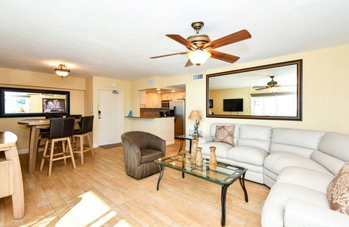Siesta Key Condo | Beachfront Condo - 2-Bedroom - Luxury - Directly on Crescent Beach