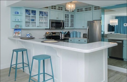 Destin Condo | Beachfront Condo, 3 Pools & Gulf view, Gym, Tennis, Pickleball ball, Tiki Hut