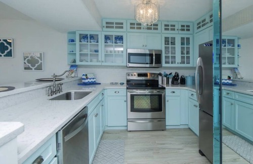 Destin Condo | Beachfront Condo, 3 Pools & Gulf view, Gym, Tennis, Pickleball ball, Tiki Hut