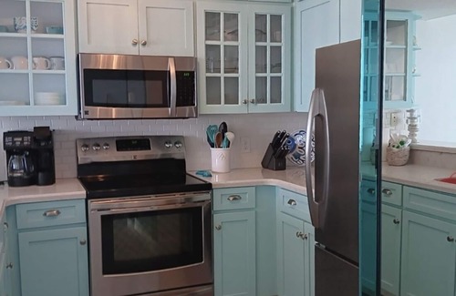 Destin Condo | Beachfront Condo, 3 Pools & Gulf view, Gym, Tennis, Pickleball ball, Tiki Hut