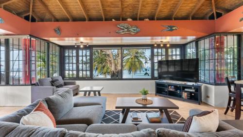 Guaniquilla Apartment | Beachfront Condo at Villarena Resort