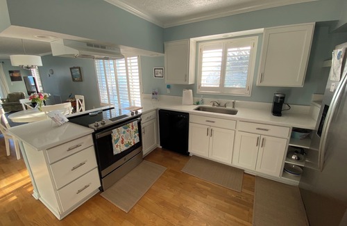 East End Condo | Beachfront condo! Beautiful views! Pet friendly. Saturday to Saturday only