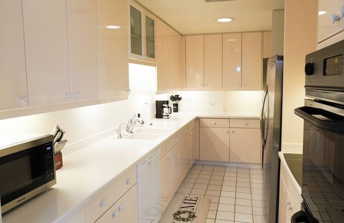 Kahala Condo | Beachfront Condo! Beautiful Beach!