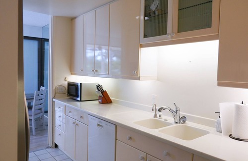 Kahala Condo | Beachfront Condo! Beautiful Beach!