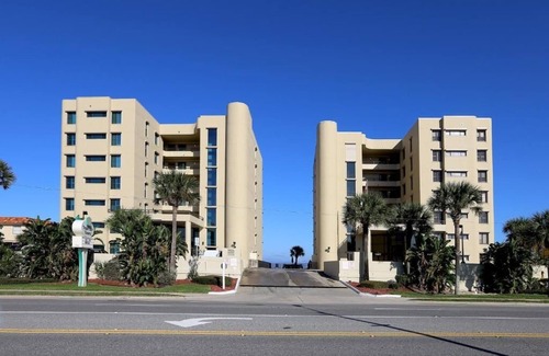 Ormond Shores Condo | Beachfront Condo in Ormond Beach. Available for Daytona 500 Race Week 2024.