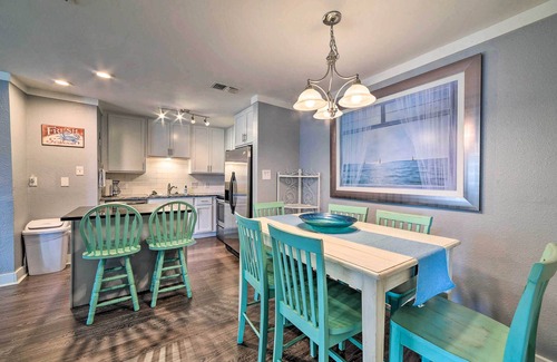 Port Aransas Condo | Beachfront Condo in Port Aransas: Pets Stay Free