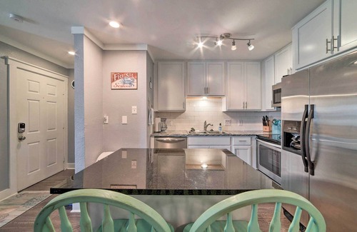 Port Aransas Condo | Beachfront Condo in Port Aransas: Pets Stay Free
