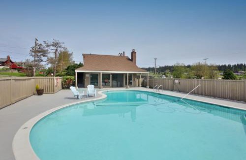 Freeland House | Beachfront Condo - Mutiny Bay by AvantStay Views