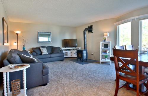 Freeland House | Beachfront Condo - Mutiny Bay by AvantStay Views