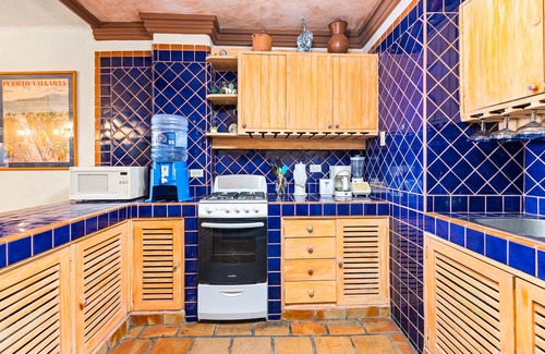 Amapas Condo | Beachfront Condo - Los Muertos Beach - La Palapa - WALK EVERYWHERE