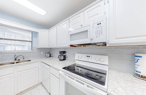 Gulf Shores Condo | Beachfront Condo Overlooking the Gulf w/Deck, Central AC, WiFi & Shared Pool