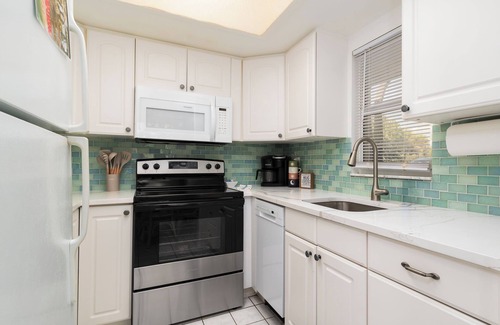 Nokomis Condo | 🏝Beachfront Condo Overlooking Gulf of Mexico🏝