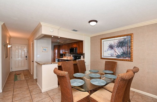 Siesta Key Condo | BEACHFRONT CONDO - THREE BEDROOM - HEATED POOL - FREE BOAT DOCKS - RENOVATED