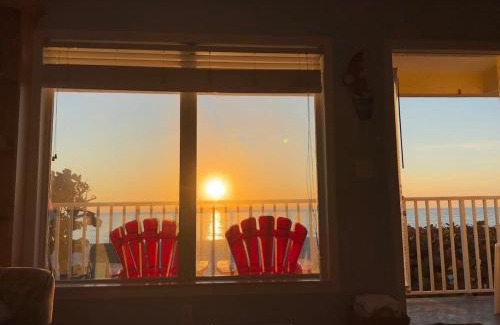Bradenton Beach Apartment | Beachfront condo w hot tub Anna Maria Island
