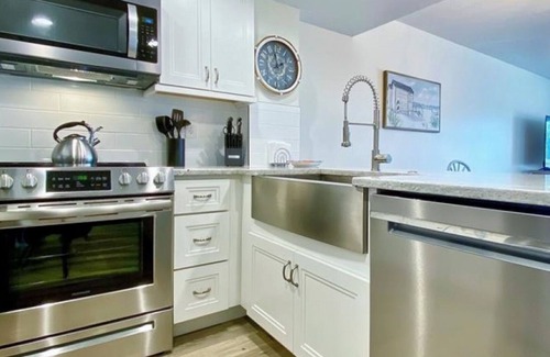 Indian Shores Condo | Beachfront condo w/brilliant views, private balcony, heated outdoor pool, W/D