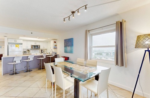 Indian Shores Condo | Beachfront condo with, Gulf-view balcony & central AC, snowbirds OK