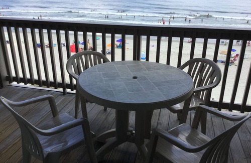 Garden City Condo | Beachfront condo, park closest to beach, Pool, 1mi to pier/dwtn