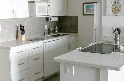 Maili Condo | Beachfront Condo