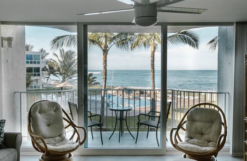 Maili Condo | Beachfront Condo