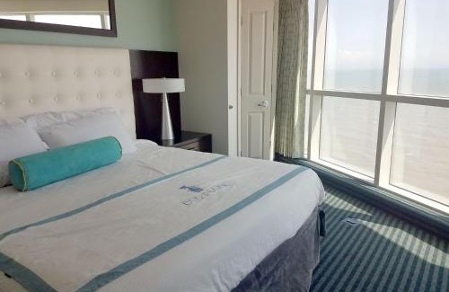 Downtown Myrtle Beach Apartment | Beachfront condo w balcony & beach access