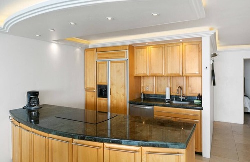 North Pacific Beach Apartment | Beachfront condo w/Ocean views + Pool