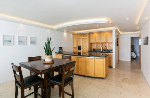 North Pacific Beach Apartment | Beachfront condo w/Ocean views + Pool
