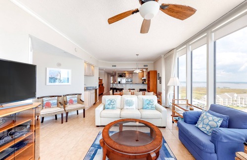 Gulf Shores Condo | Beachfront condo w/amazing view, balcony & community pool/hot tub/gym