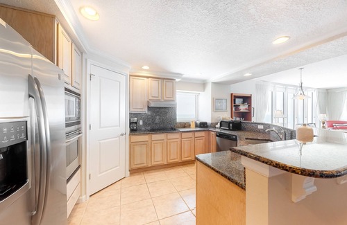 Gulf Shores Condo | Beachfront condo w/amazing view, balcony & community pool/hot tub/gym
