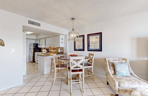 Gulf Shores Condo | Beachfront condo w/7th-floor views, pools, W/D, WiFi, private balcony