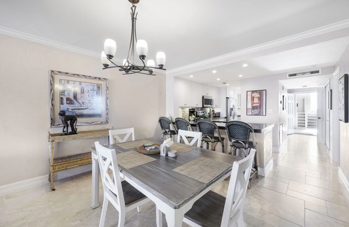 Marco Island Condo | Beachfront condo w/views, pools & pickleball