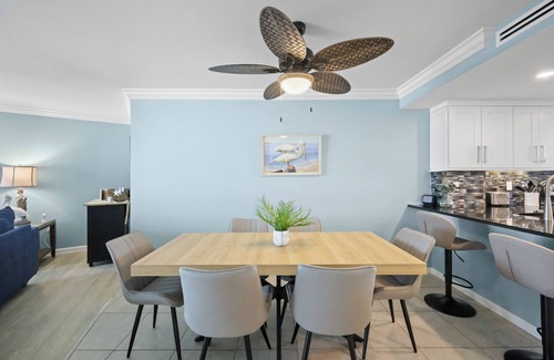Marco Island Condo | Beachfront condo w/pool and balcony facing beach