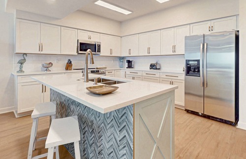 Orange Beach Condo | Beachfront condo w/balcony & resort pools, hot tub, gym, and sauna