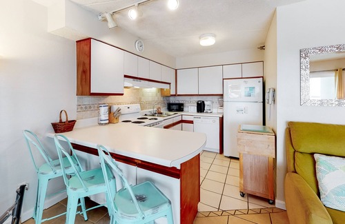 Orange Beach Condo | Beachfront Condo w/Jaw-Dropping Views, Shared Pool, Gym, Private Balcony