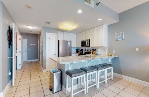 Gulf Shores Condo | Beachfront condo with amazing views, multiple on-site pools & hot tubs