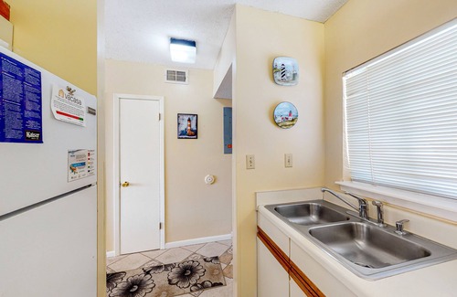 Gulf Shores Condo | Beachfront condo with balcony overlooking Gulf of Mexico & resort pool