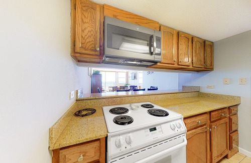 Gulf Shores Condo | Beachfront condo with balcony, pool, BBQ area, central AC, free WiFi, views