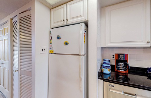 North Ocean City Condo | Beachfront condo with ocean views, balcony, AC, WiFi, indoor pool, & gym
